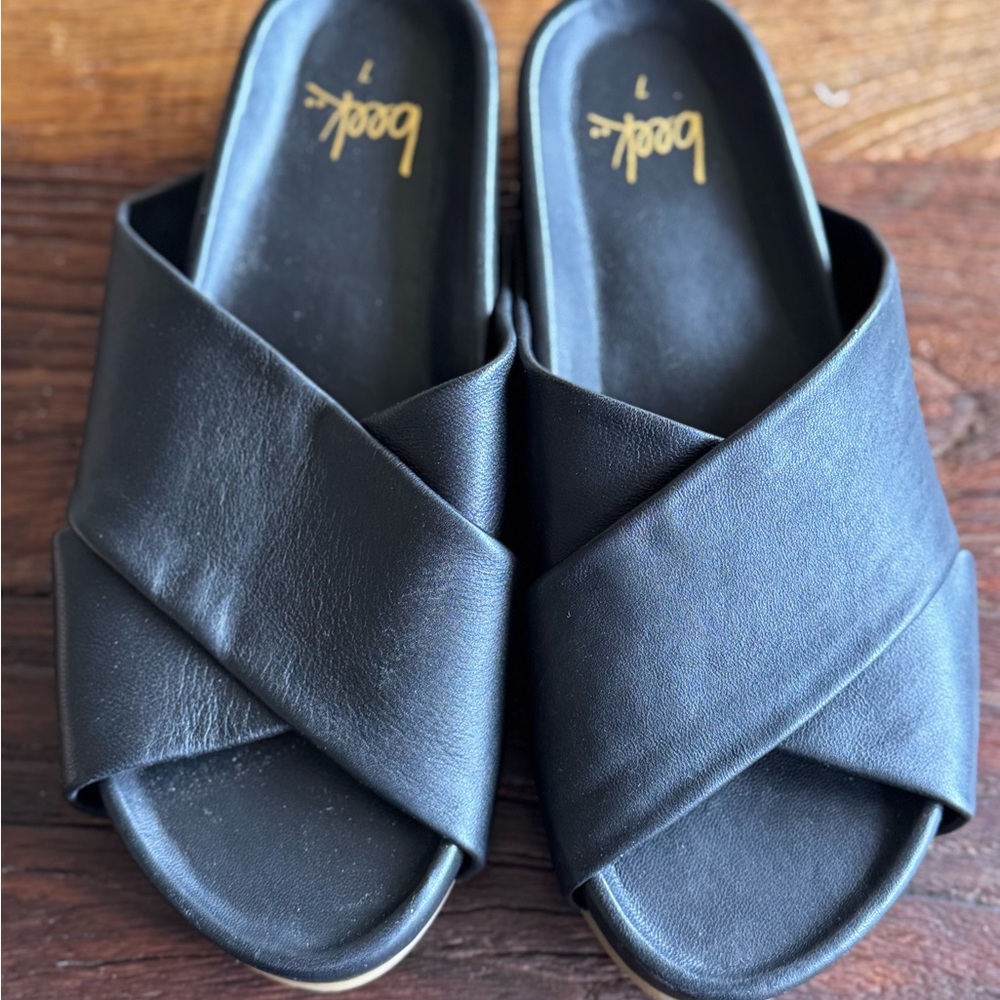 BEEK Robin Black Slide Sandals Size 7 NEW